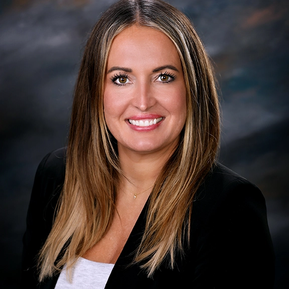 Kelsey Ray Headshot-square